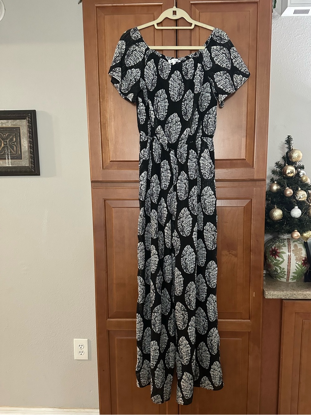 Isla Maude Black & White Leaf-Print Off-Shoulder Jumpsuit